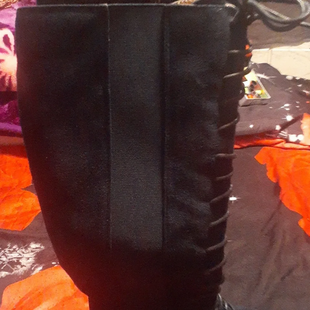 Boots - Picture 2 of 7